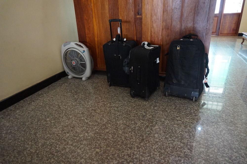 Alisa Guesthouse Pakse Exterior photo