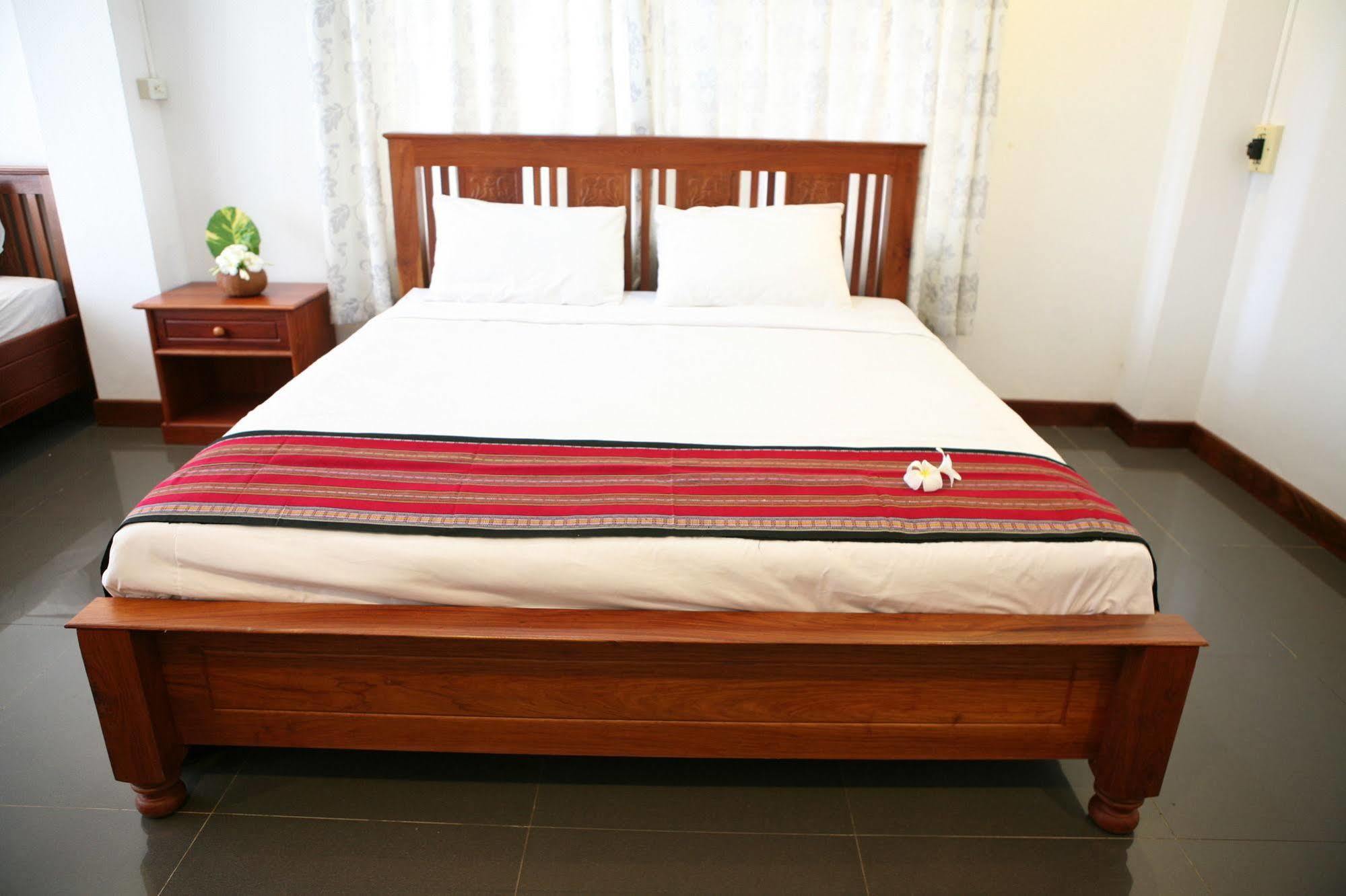 Alisa Guesthouse Pakse Exterior photo