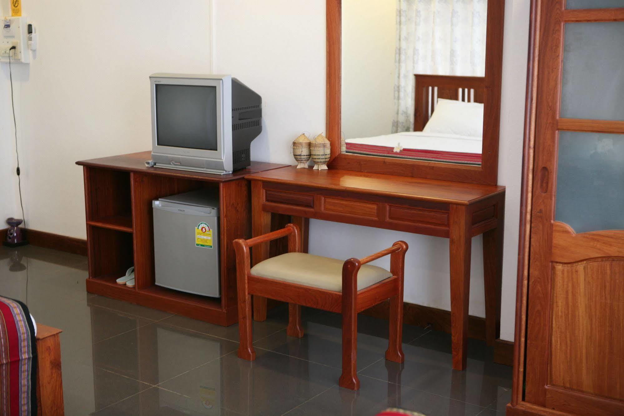 Alisa Guesthouse Pakse Exterior photo