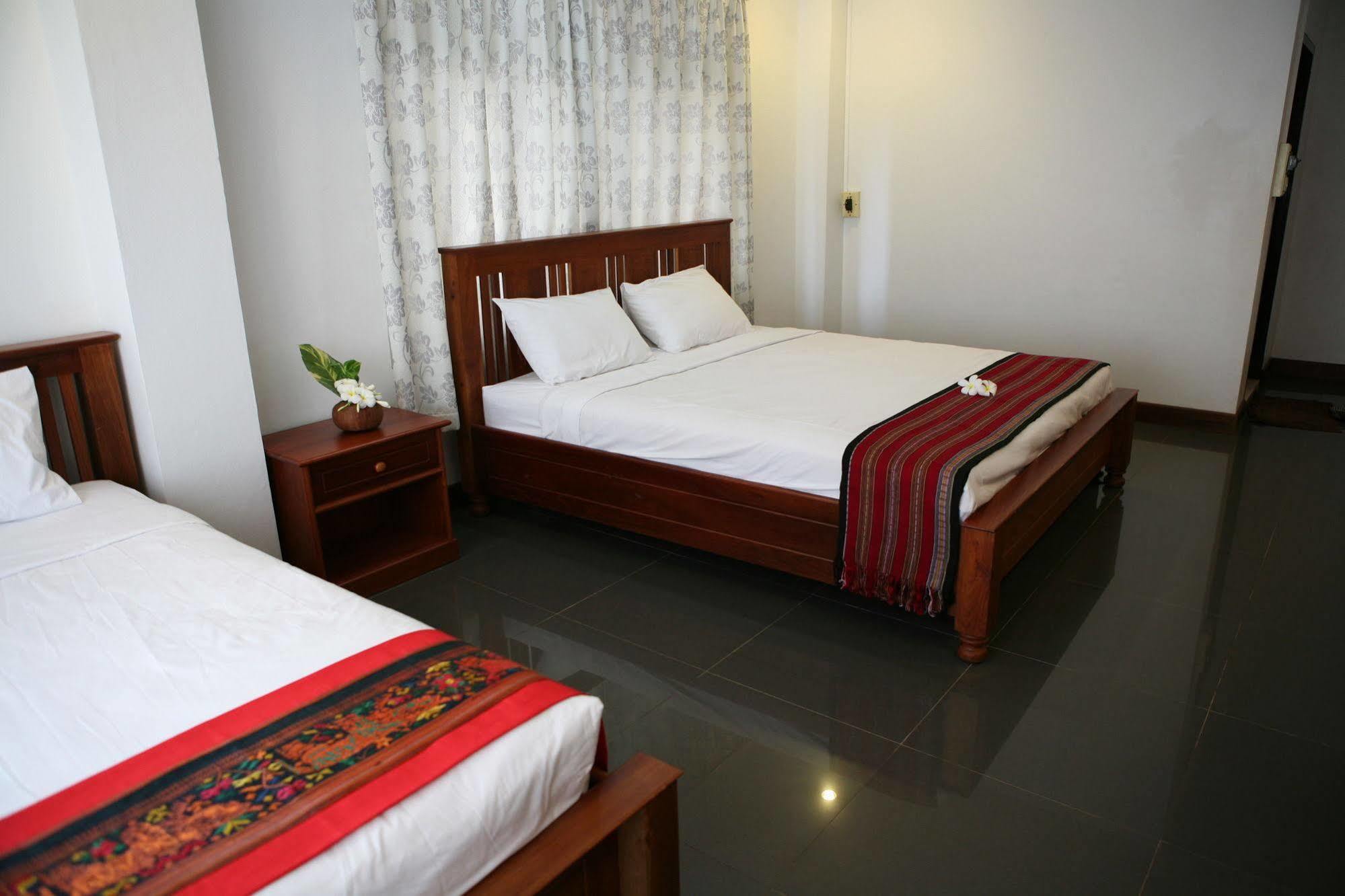 Alisa Guesthouse Pakse Exterior photo